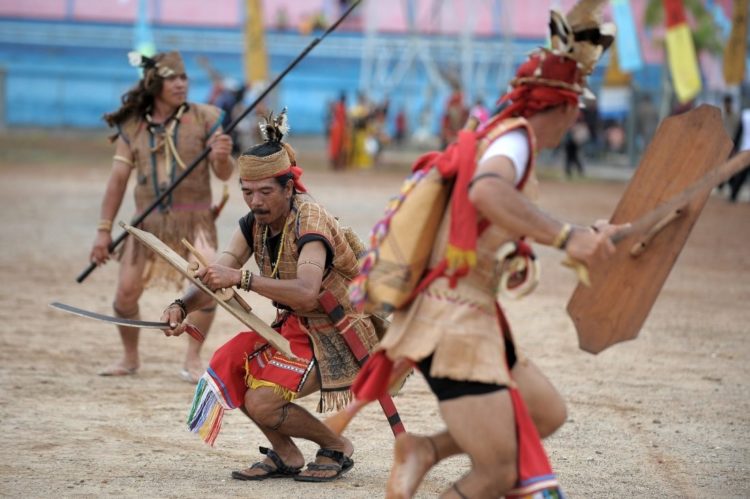 senjata tradisional kalimantan barat kalbar