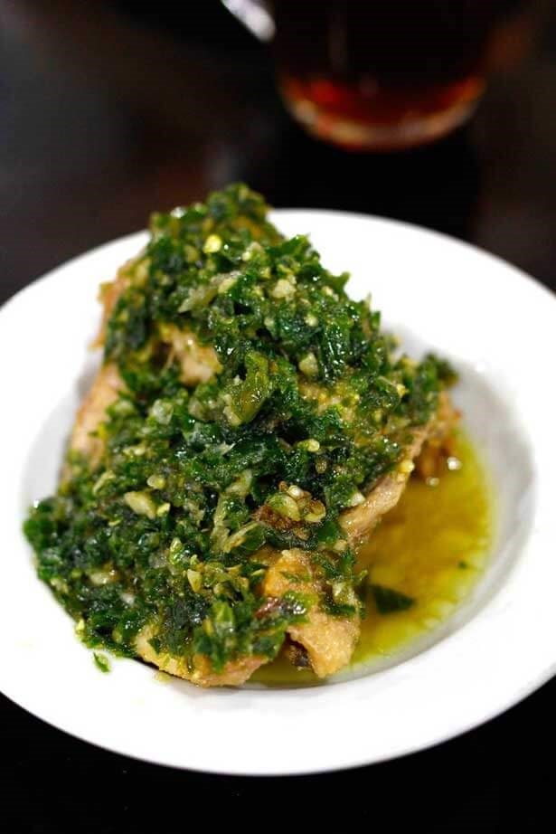 Makanan khas kalimantan Selatan bernama ayam masak hijau yang khas Banjar