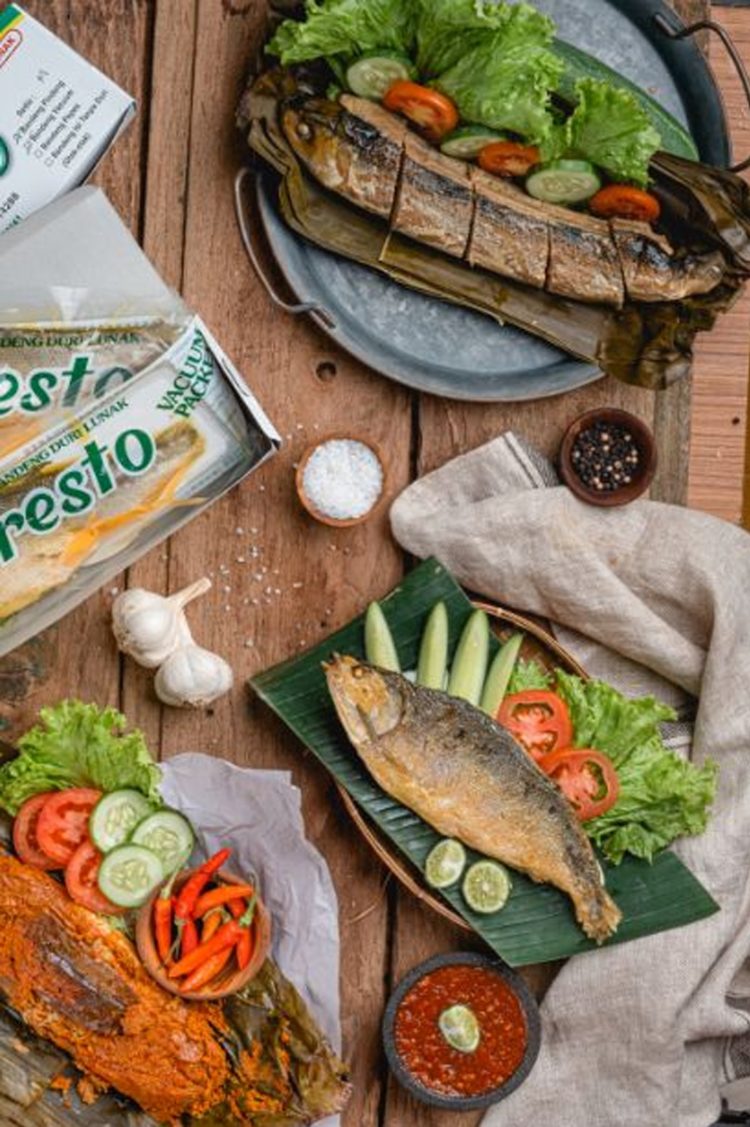 makanan khas Semarang dan oleh oleh bernama bandeng presto