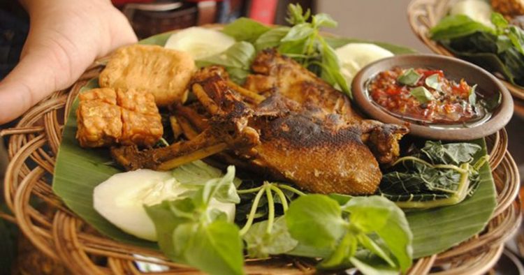makanan khas Semarang dan penjelasannya bernama bebek rempah