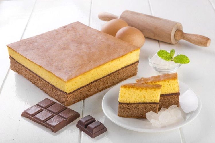 makanan khas Semarang yang kekinian bernama brillian super cake