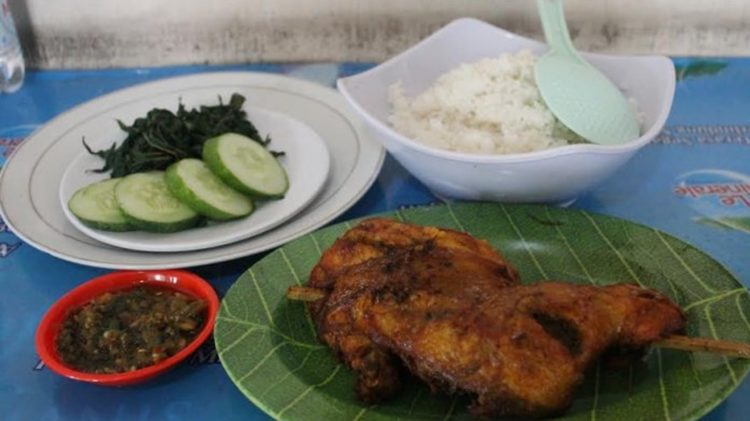 makanan khas Semarang bernama burung belibis goreng yang enak