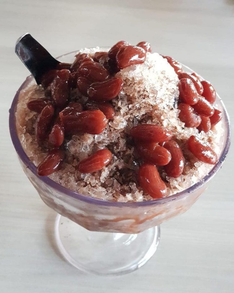 es brenebon adalah salah satu minuman dalam Makanan khas Gorontalo