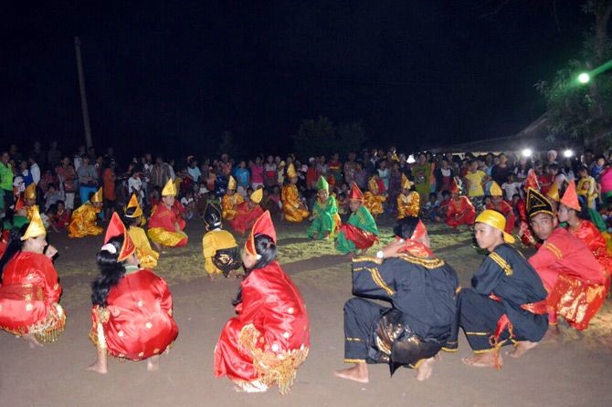 penari tari randai provinsi sumbar