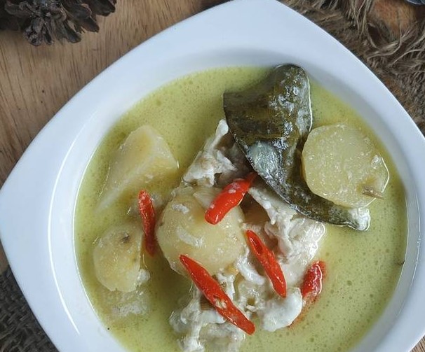 Gulai Manih Adalah Makanan Khas Sumatera Barat