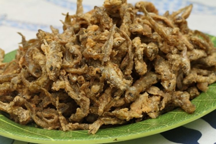 Makanan khas kalimantan Selatan sebagai cemilan sekaligus oleh oleh iwak seluang goreng