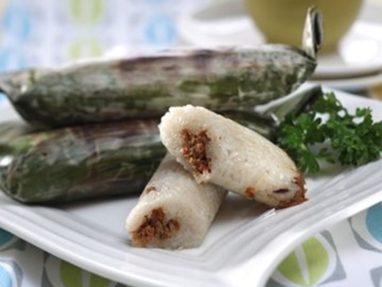 Makanan khas Gorontalo lalampa berasal dari ketan dan isi ikan tuna