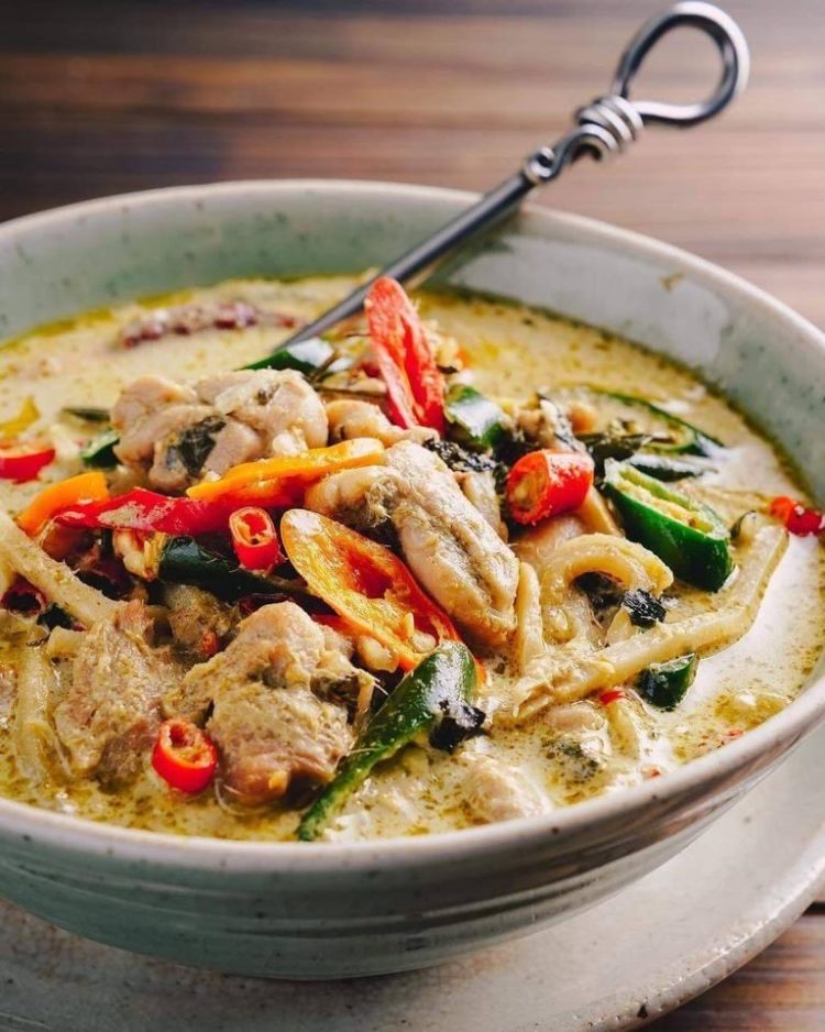 Contoh Makanan khas Thailand Kaeng Khiao Wan