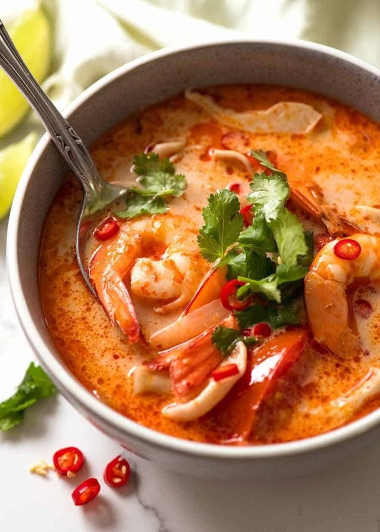 Contoh Makanan khas Thailand Tom Yum soup