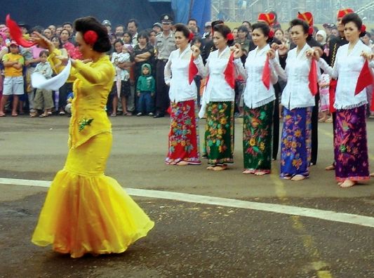 makna gerakan tari maengket