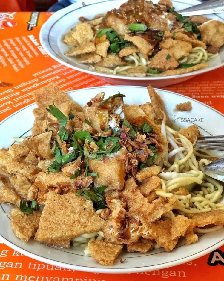 varian mie dalam makanan khas Semarang yaitu mie kopyok
