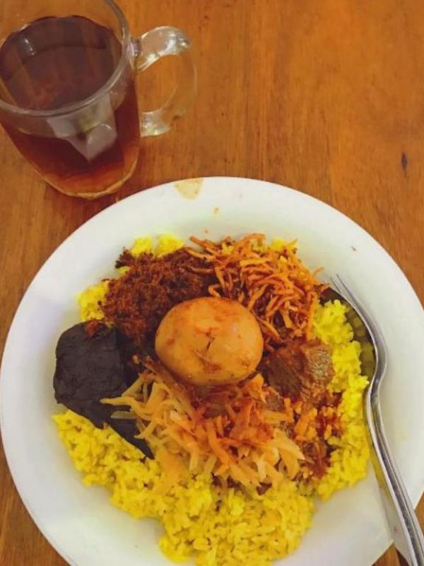  Gambar Nasi Kuning Riburane Makanan Khas Makassar