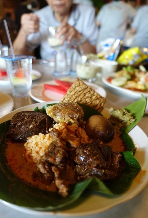 makanan khas Semarang dan pati bernama nasi gandul