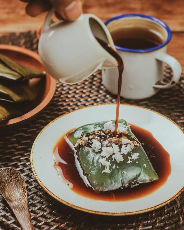 Makanan khas kalimantan Selatan yang paling enak bernama pais sagu