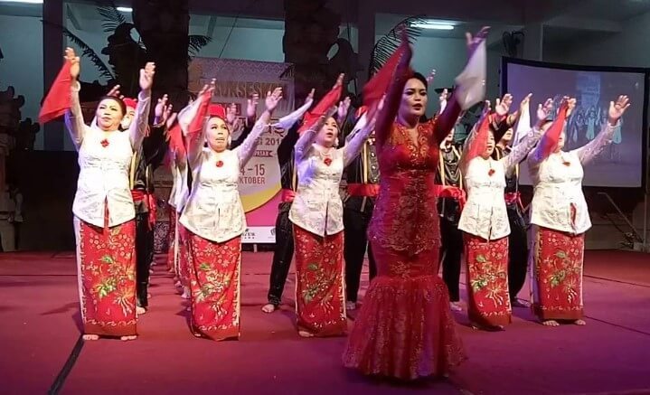 tari maengket adalah tarian tradisional indonesia