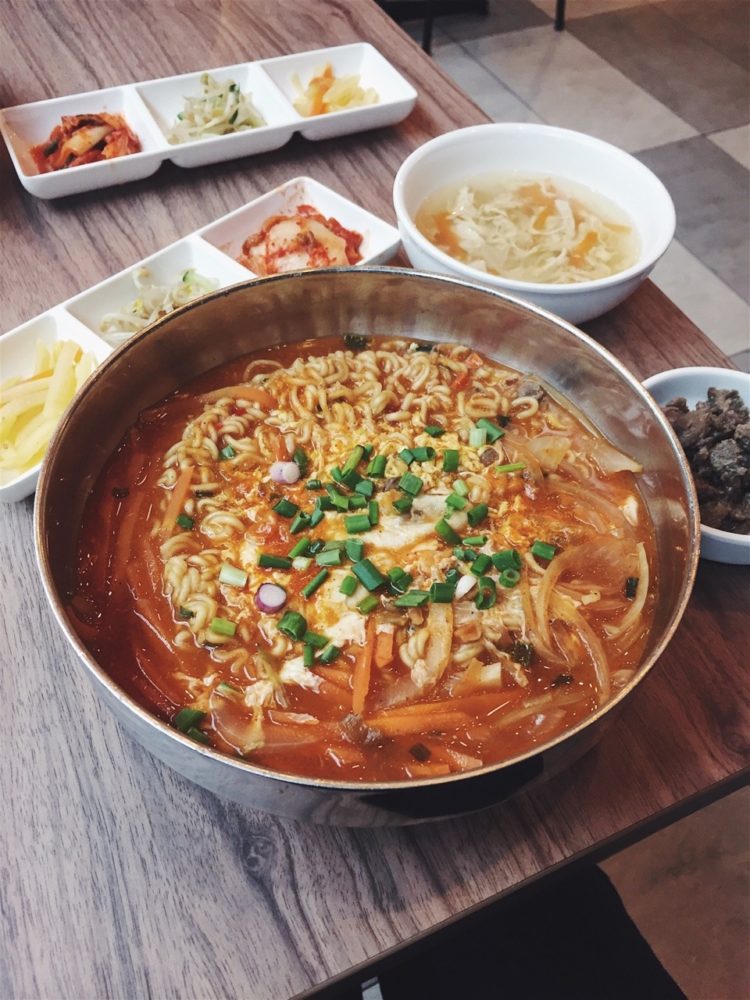 Gambar Ramyeon Makanan Khas Korea
