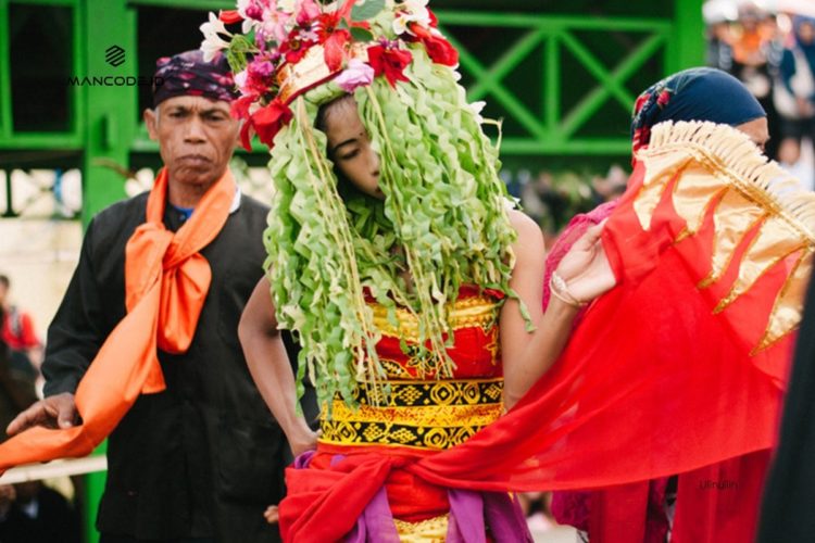 tari seblang merupakan tari tradisional suku Osing