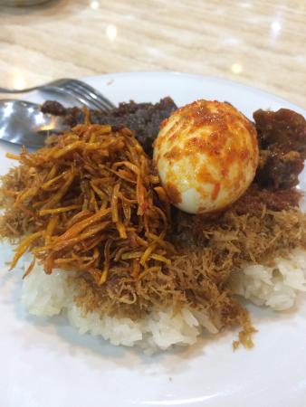 Songkolo Bagadang adalah Makanan Khas Makassar