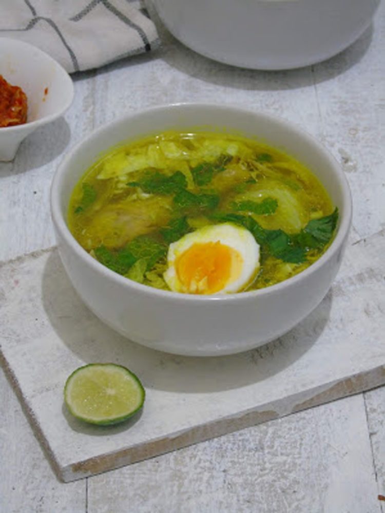 makanan khas Semarang jenis soto kuah being tanpa santan yang terkenal