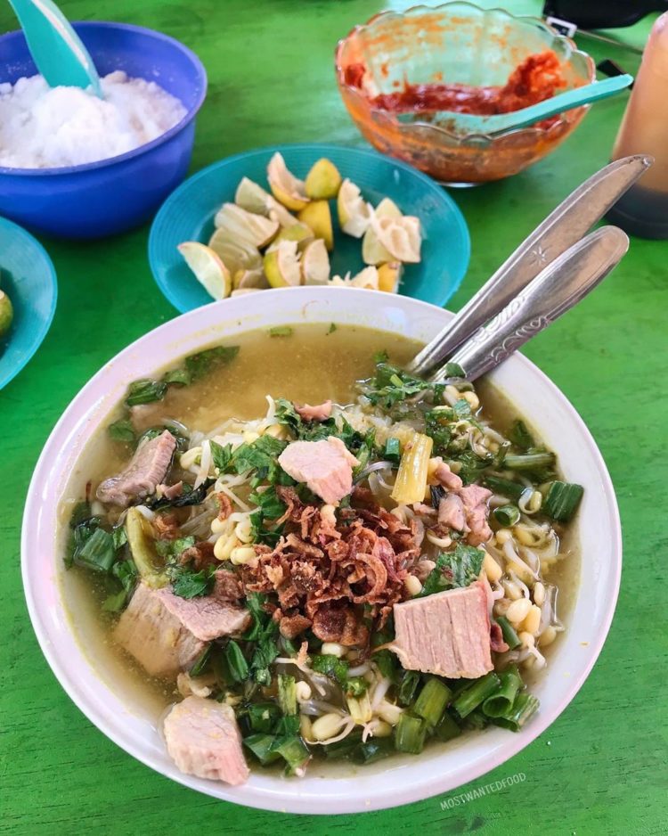 makanan khas Semarang jenis soto kuah sapi yang terkenal