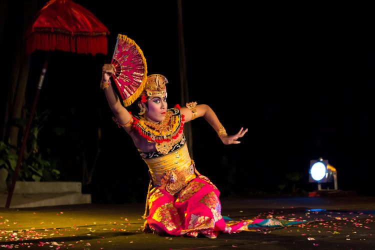 gambar tari bali kebyar duduk