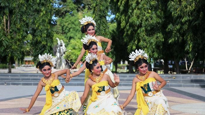 gambar tari bali sekar jempiring