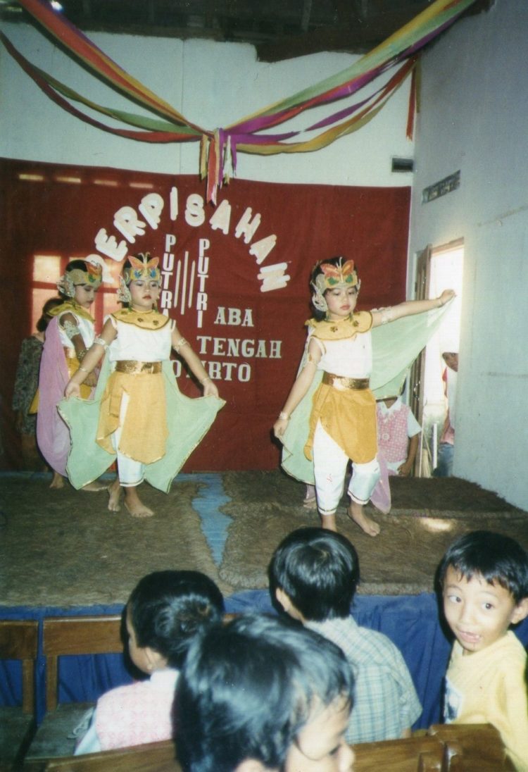 Tari Kupu Kupu Kuning untuk Anak-Anak