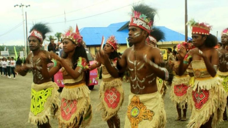 pertunjukkan tari sajojo