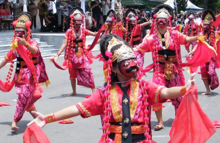 tari topeng cirebon pagelaran gede