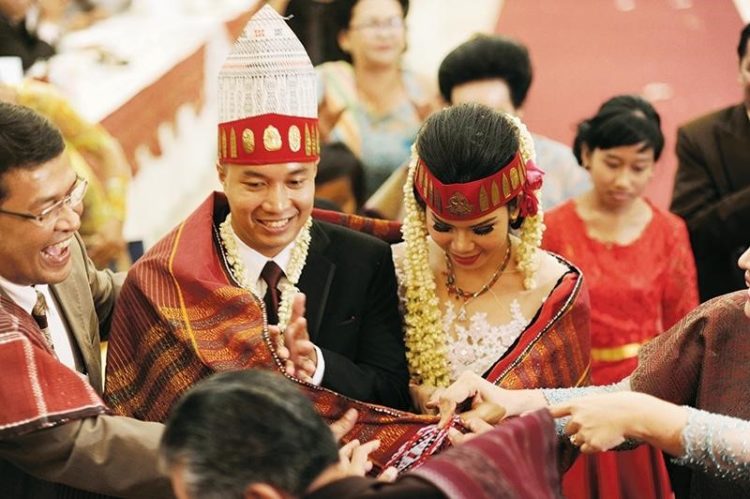 gambar tari tor tor manora pule pengantin