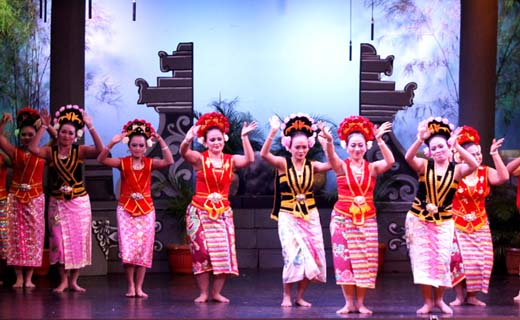 gambar Tari Tradisional Betawi DKI Jakarta - Tari Yapong