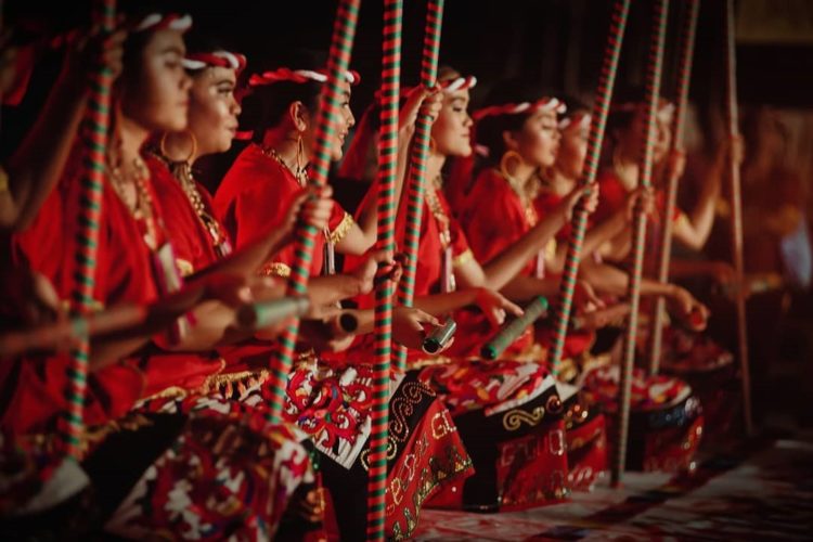 Tari gantar khas suku Dayak di Kutai Barat Kalimantan Timur