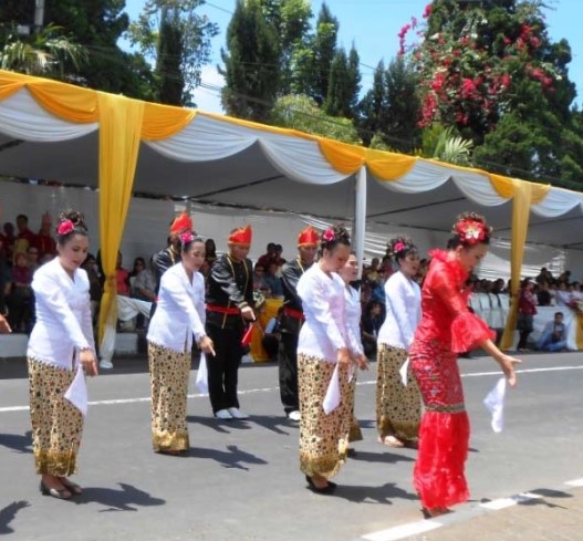 desain panggung tari maengket