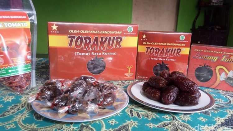 Modifikasi olahan tomat rasa kurma yang berasal dari bandungan sebagai makanan khas Semarang