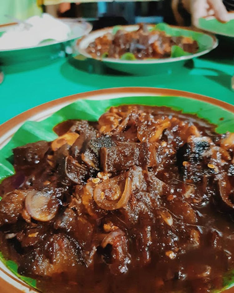 makanan khas Semarang yang wajib dicoba bernama babat gongso