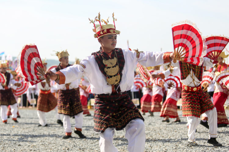 foto busana penari tari melinting pria