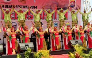 [Lengkap] Tari Rampak Bedug: Sejarah, Pola, Kostum, Musik + Video