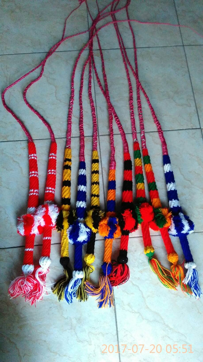 foto cambuk tari kuda lumping