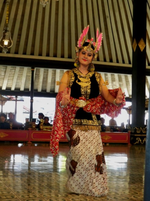 gambar tari tunggal tari golek manis