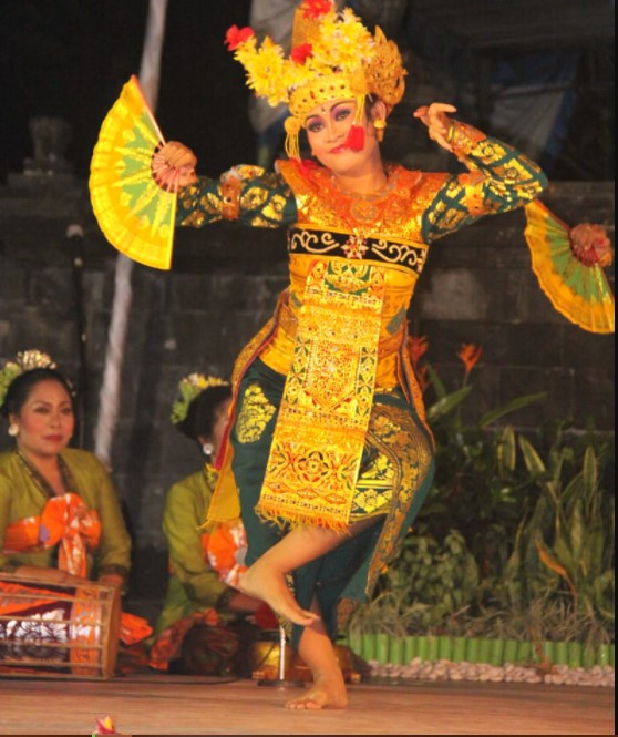 gambar tari tunggal tari legong bali