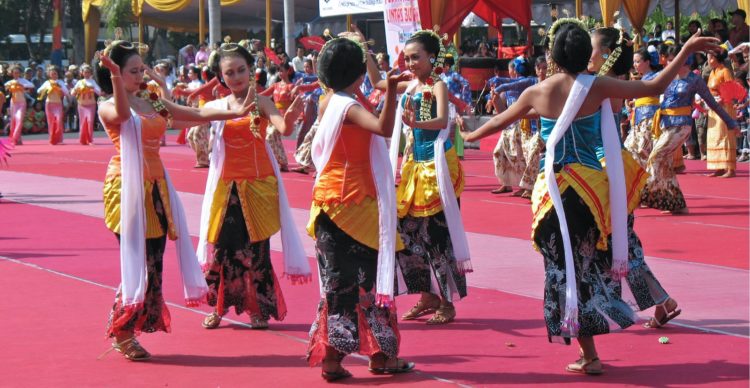 tari gambyong menyambut tamu