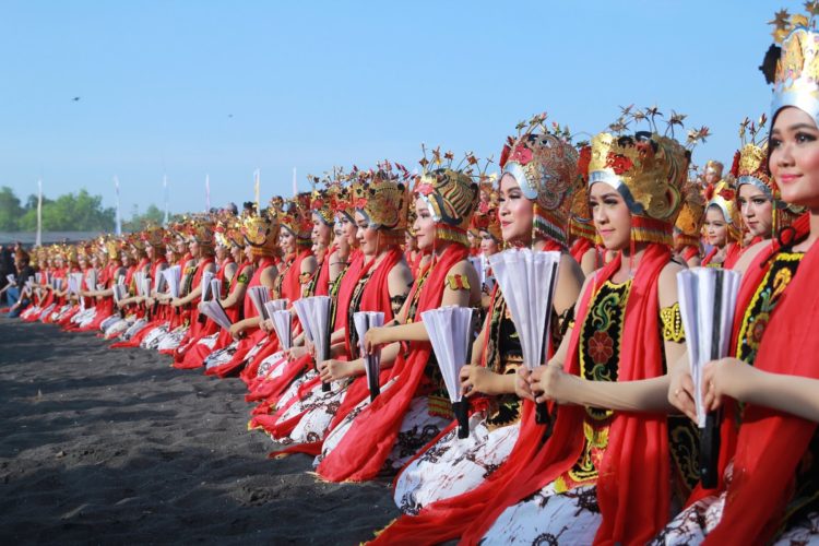 makna tari gandrung