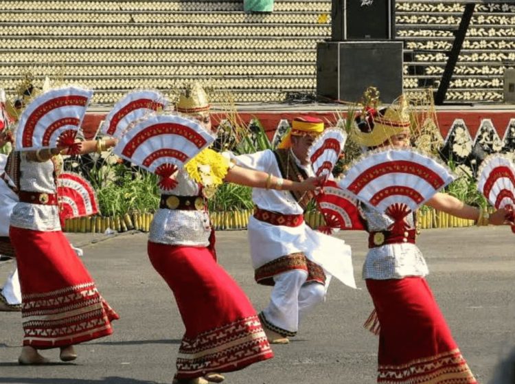 foto gerakan tari melinting