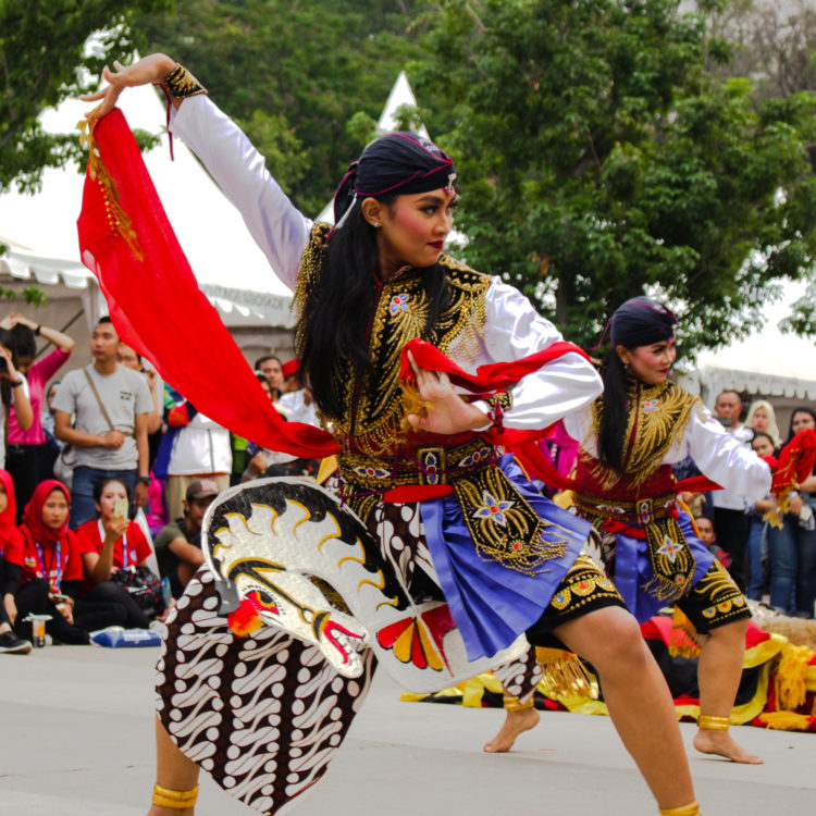 gambar ilustrasi pola lantai dan ragam gerak tari reog ponorogo