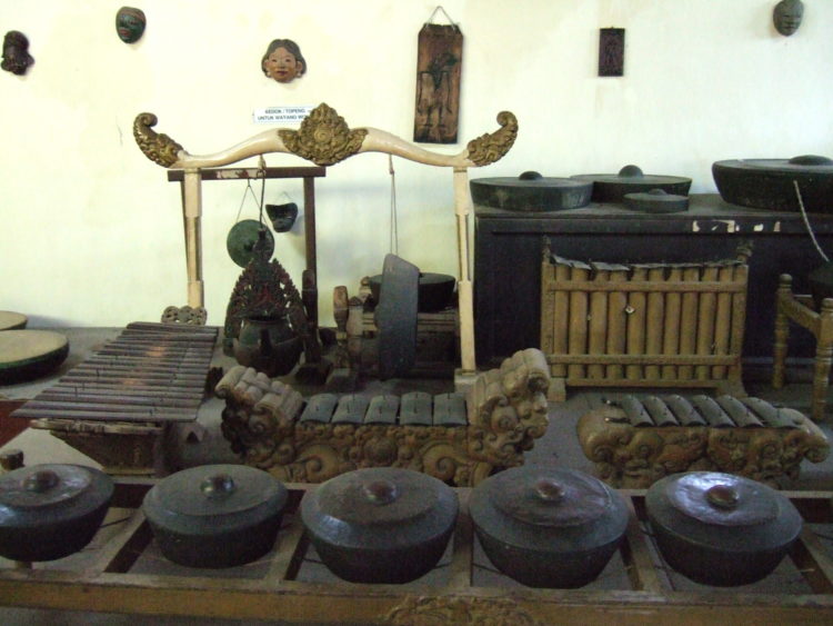 foto iringan musik gamelan laras slendro tari bambangan cakil