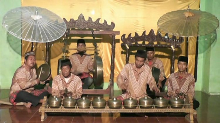 foto iringan musik talo balak tari melinting