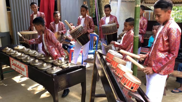 musik pengiring tari lenso