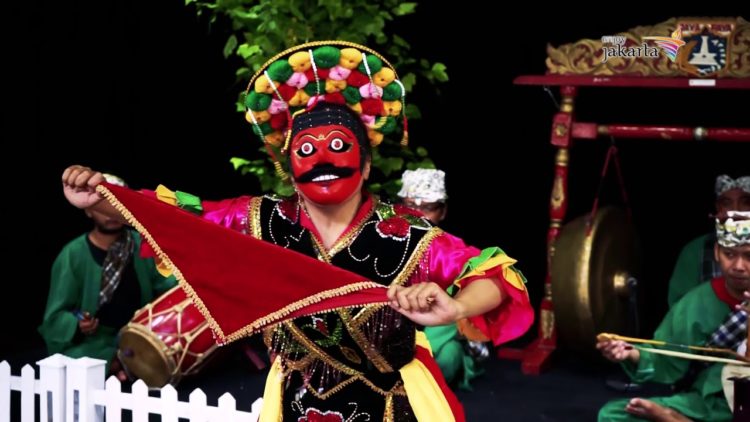 musik yang mengiringi tari topeng betawi