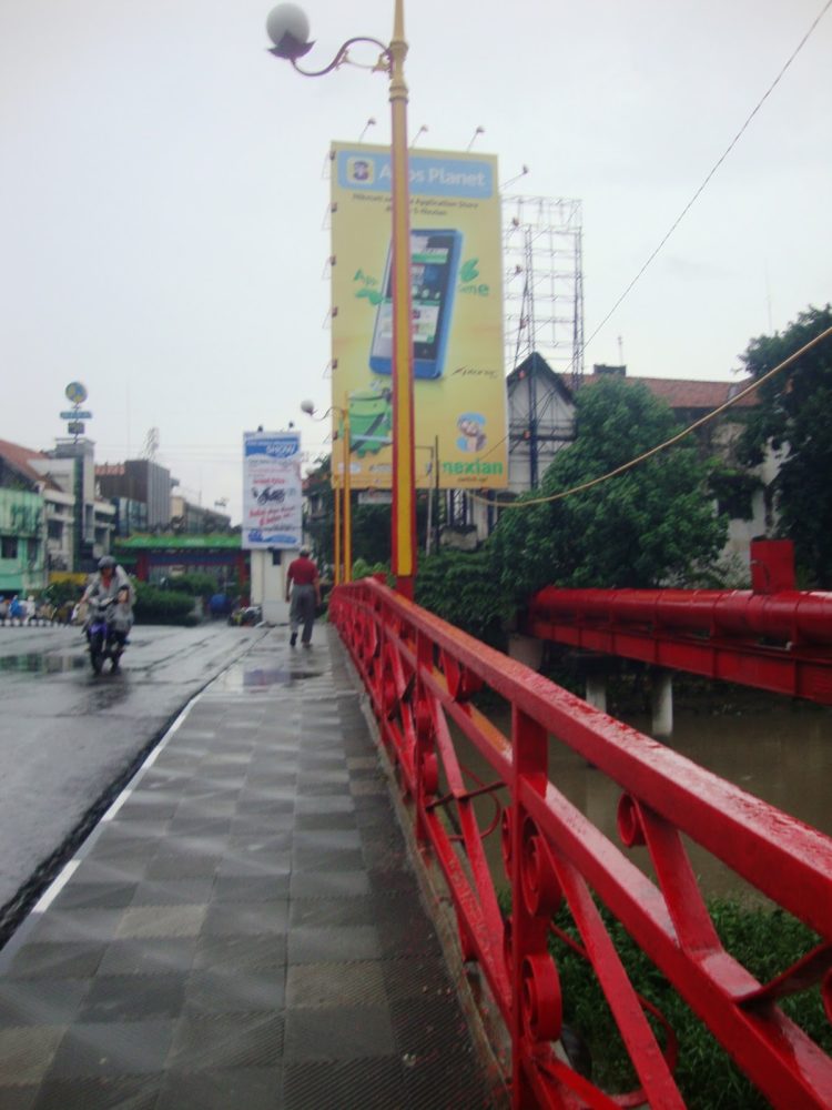 foto jembatan merah adalah saksi bisu perang surabaya