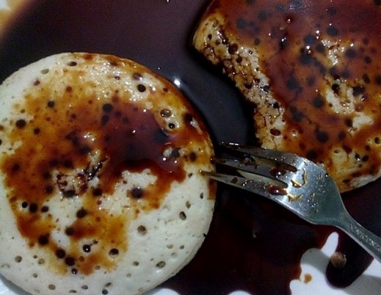 Makanan khas Gorontalo dan penjelasannya yang termasuk kue tradisional bernama apang colo